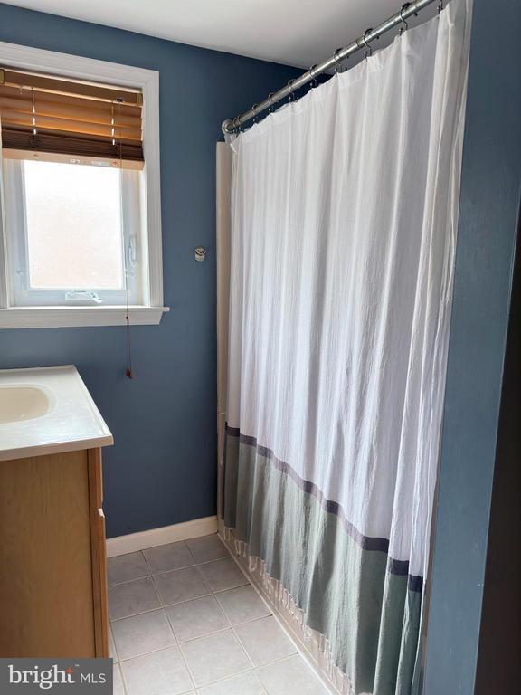 Building Photo - 1525 Montrose St