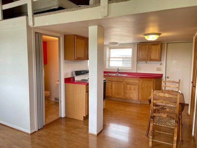 Building Photo - Adorable Studio on Working Farm