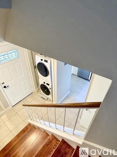 Building Photo - 413 N Cypress Dr