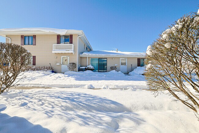 Building Photo - 1304 Yarmouth Ct