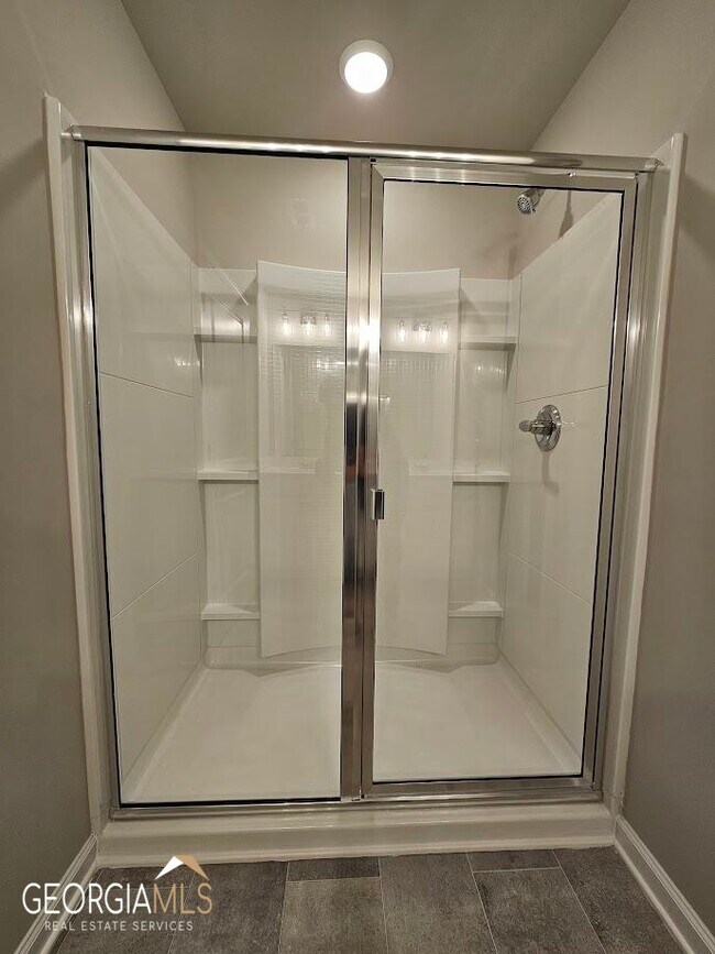 Building Photo - 6 Iron Dr