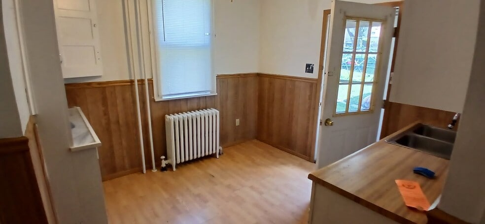 Building Photo - 650 Linden Ave
