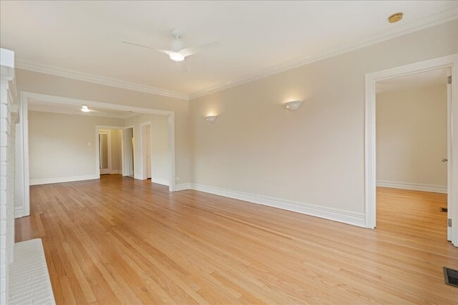 Building Photo - 2525 W Ardmore Ave