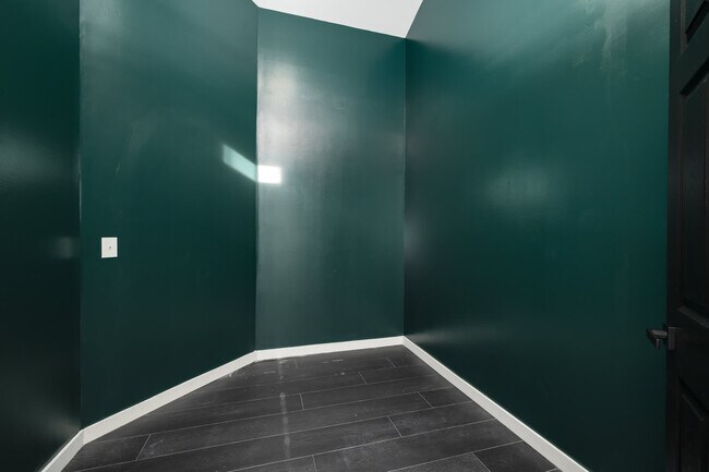 Building Photo - 6710 Myrna Dr