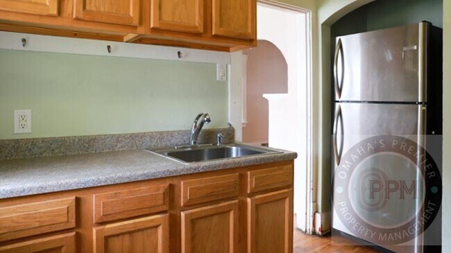 Building Photo - Comfortable 1 Bedroom/1 Bathroom/Aksarben-...
