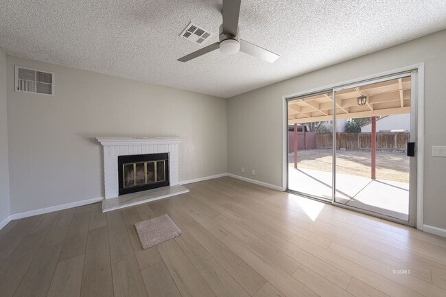 Building Photo - Please Contact Vaughn Realty to set up an ...