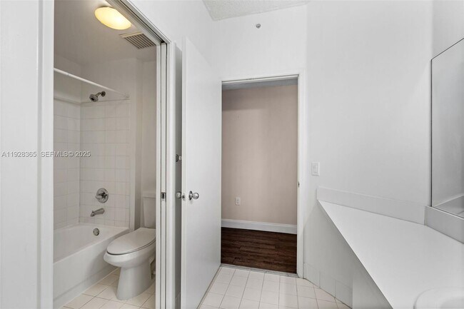 Building Photo - 6976 SW 39th St