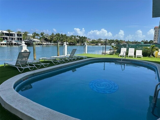 Building Photo - 9501 E Bay Harbor Dr