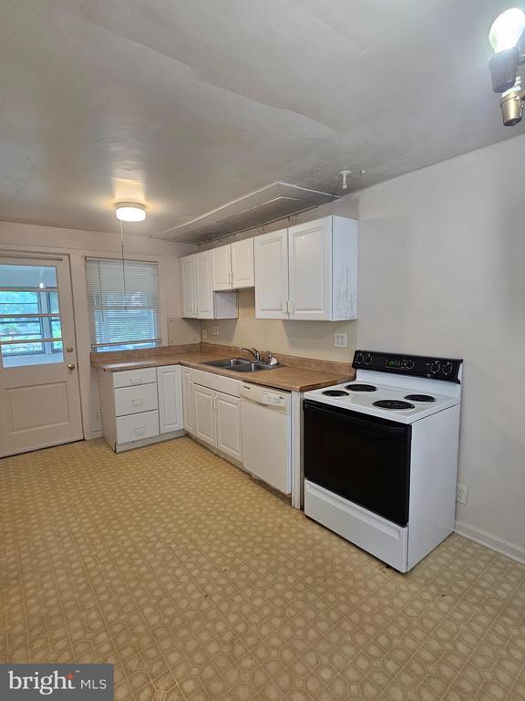 Building Photo - 305 Delaware Cir