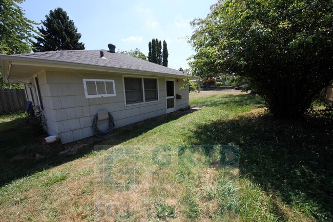 Building Photo - 1 Bedroom Bungalow Available in Inner Nort...