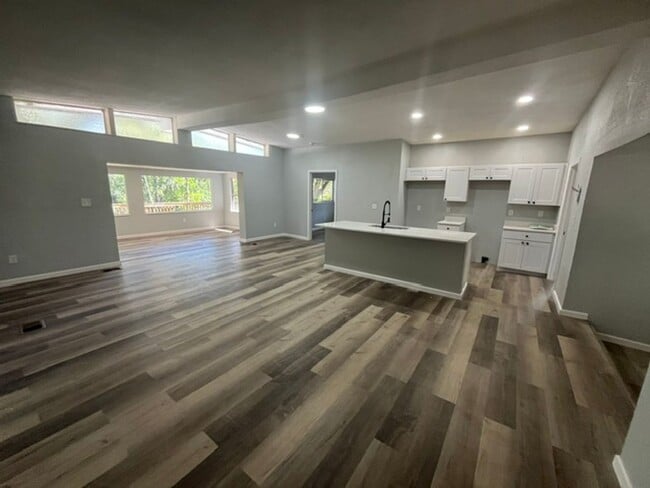Building Photo - Stunning Riverfront 3BR/2BA Home on the Scenic Withlacoochee River!