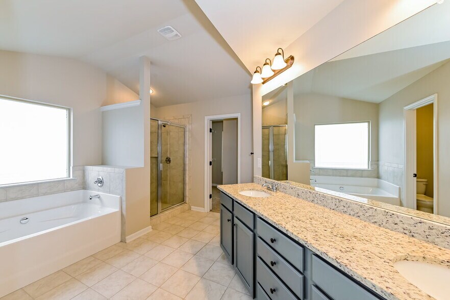 Building Photo - 272 Villa Grande Dr