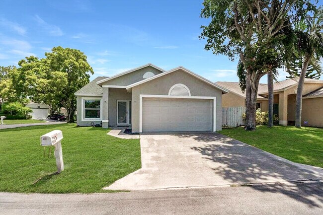 Primary Photo - 48 Bentwater Cir