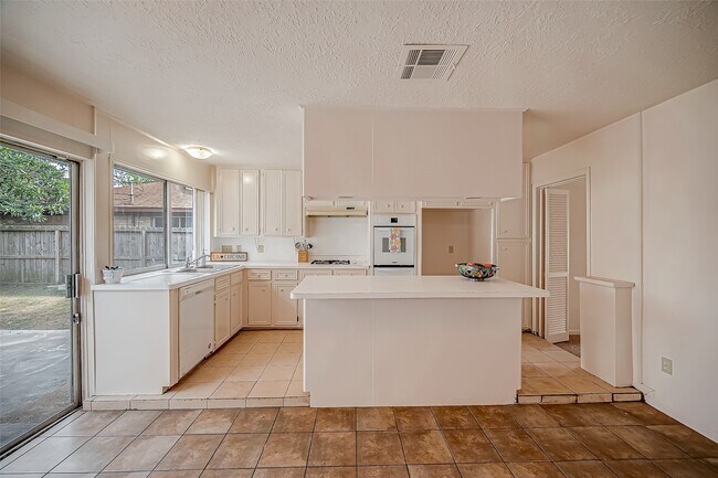 Building Photo - 10607 Silkwood Dr