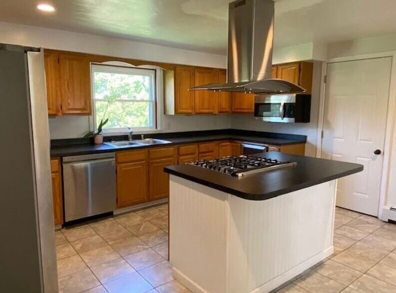 Building Photo - 1009 Beechwood Ln