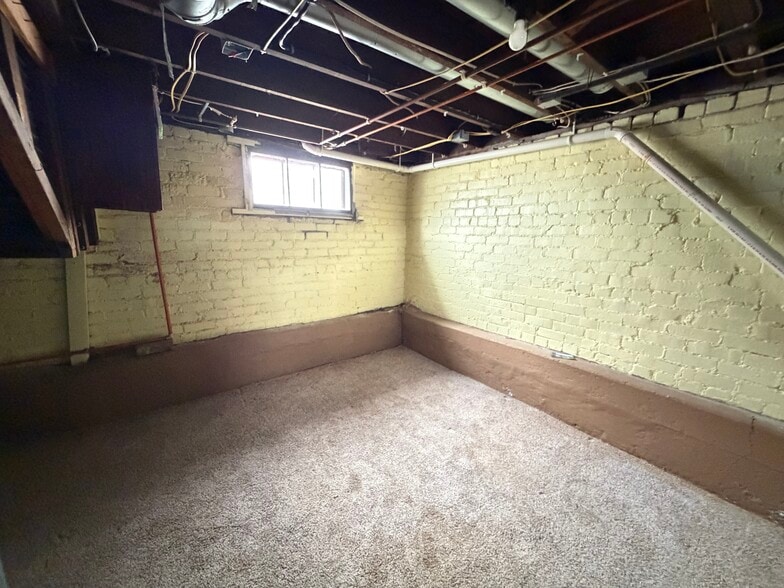 Building Photo - 102 1st St