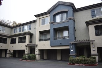 Building Photo - 2001 Club Center Dr