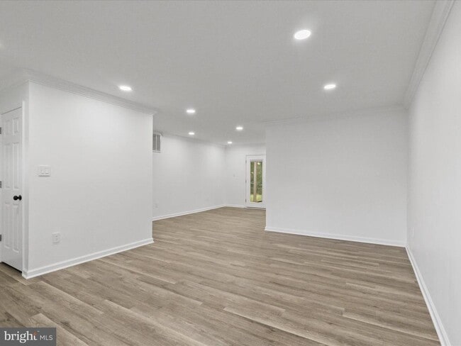 Building Photo - 804 W Nettle Tree Rd