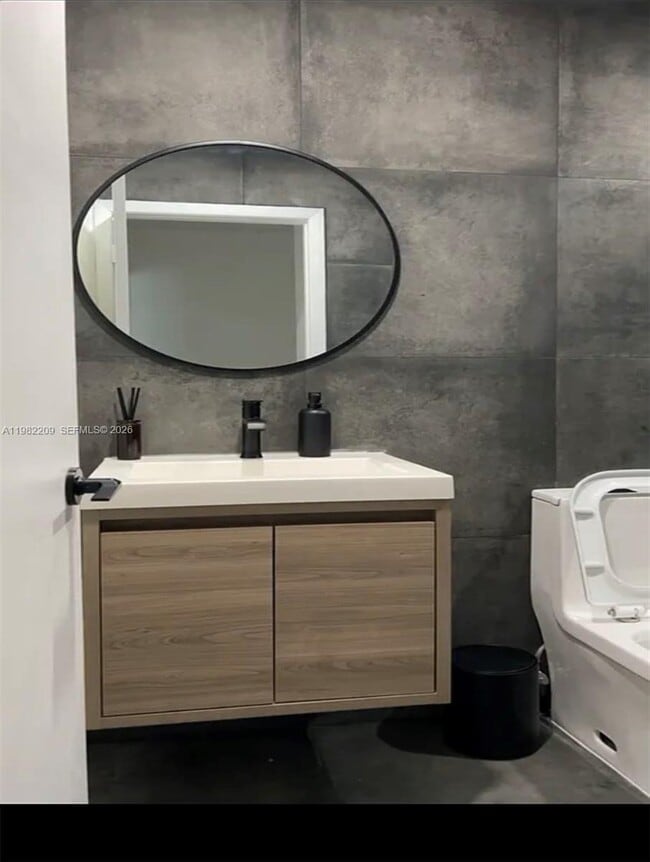 Building Photo - 2197 SE Shelter Dr