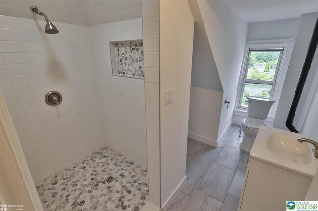 Building Photo - 1660 Main St