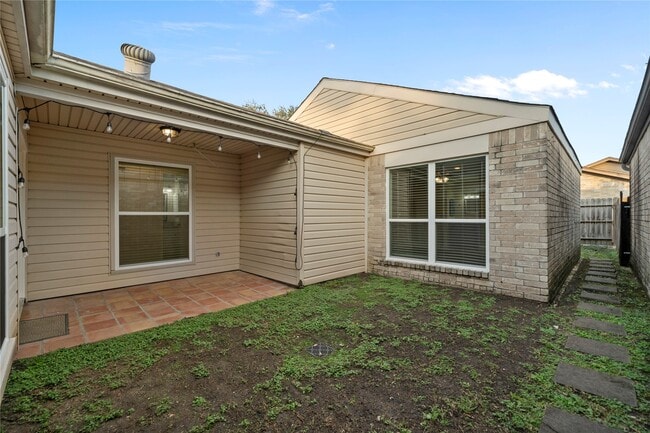 Building Photo - 12143 Stone W Dr