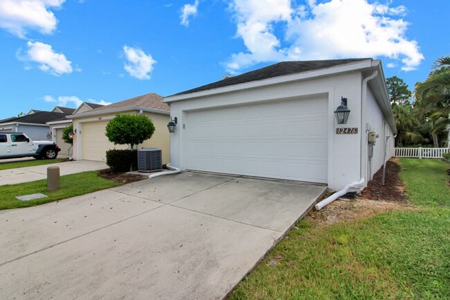 Building Photo - 12476 Shimmering Oak Cir