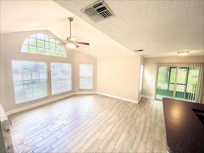 Building Photo - 966 Helmsley Ct