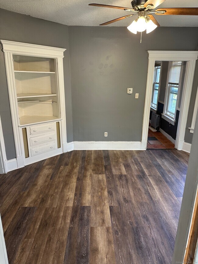 Building Photo - 2 Westland St