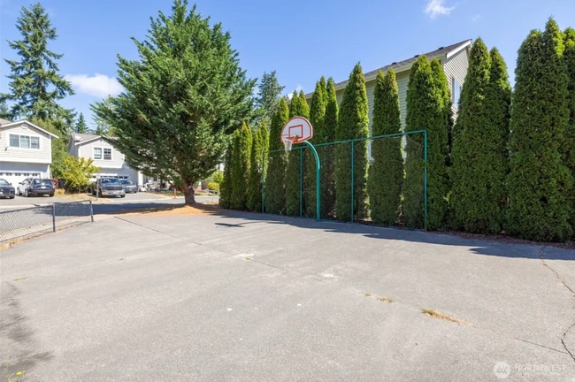 Building Photo - 4 Bed + Bonus Room, 2.5 Bath Home in Coyot...