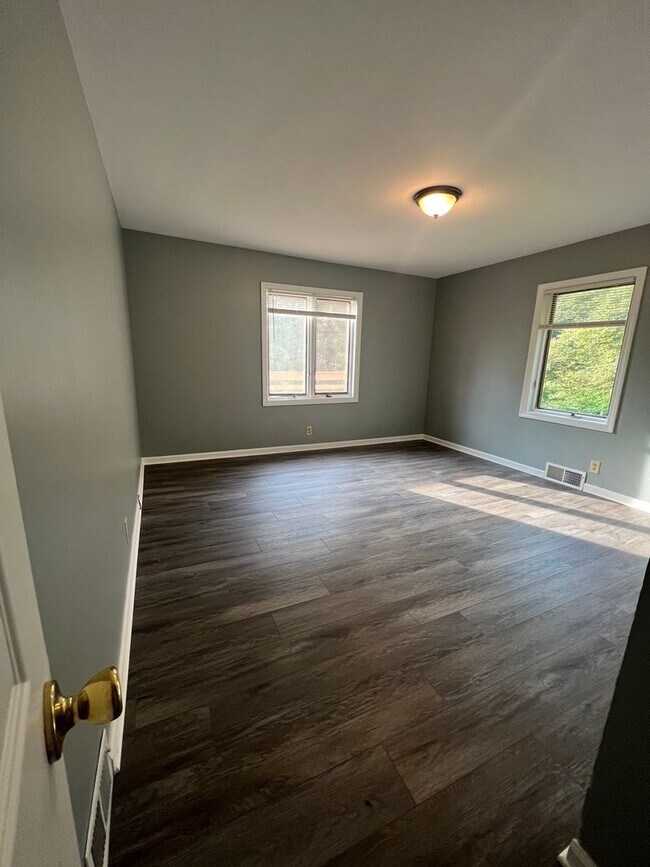 Building Photo - 3-bedroom, 2-bathroom private retreat in C...