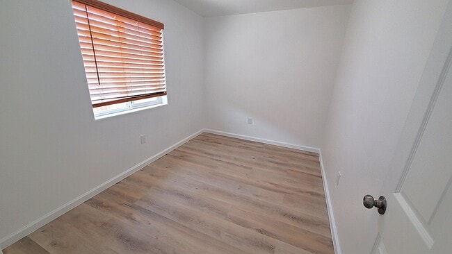 Building Photo - Just remodeled 2 bedrooms and 2 full bathrooms apartment.