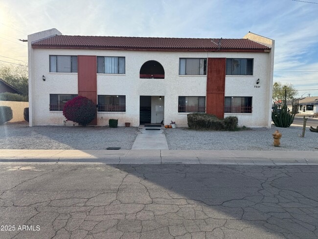 Primary Photo - 7221 E Granada Rd