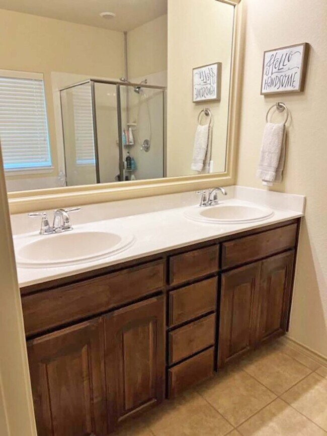 Building Photo - Beautiful 3 Bdrm 2 Bath Home in Fort Worth Texas - Near Haslet