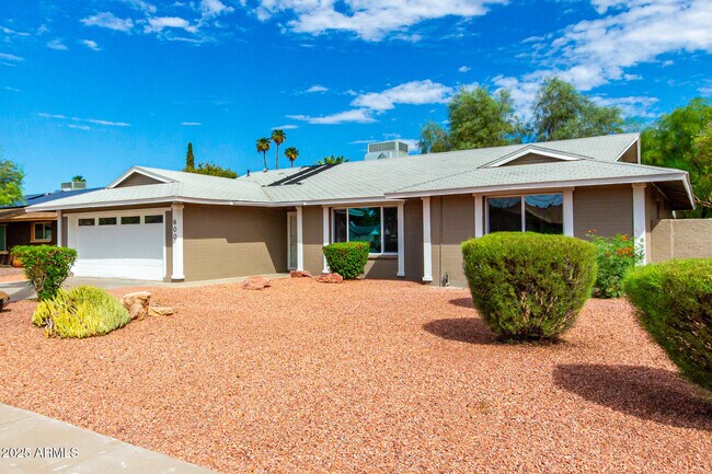 Building Photo - 600 E Bell De Mar Dr