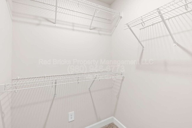 Building Photo - 6105 Starview Ter