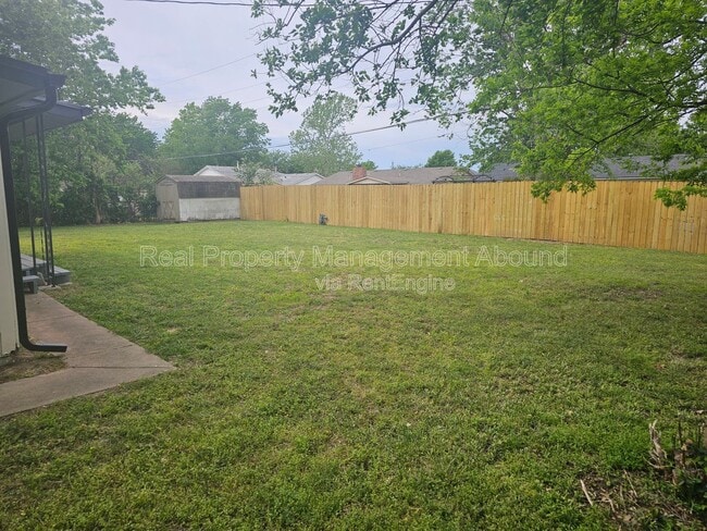 Building Photo - 1030 N Hickory Ave