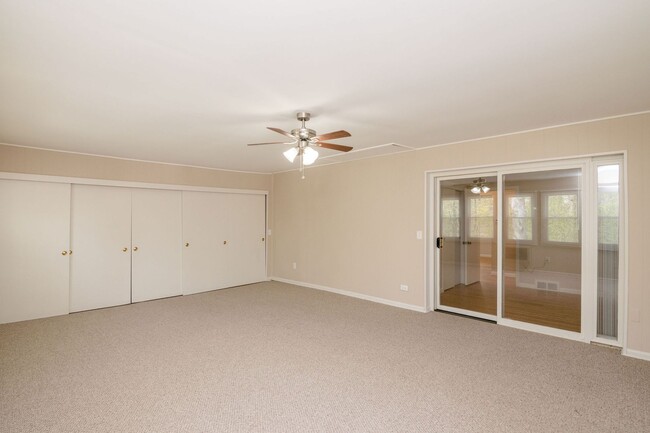 Building Photo - 1427 Woodland Dr