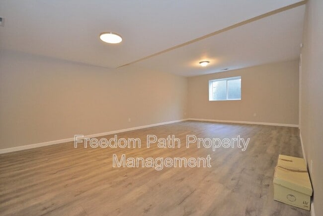 Building Photo - 2575 W Palais Dr