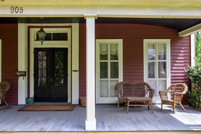 Building Photo - 905 Broad St