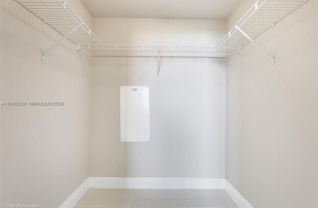 Building Photo - 1861 NW S River Dr