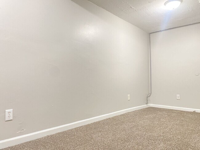 Building Photo - 4420 N 48th St