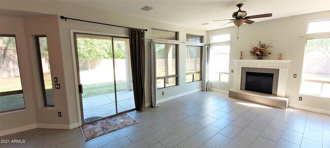 Building Photo - 3741 N Ladera Cir