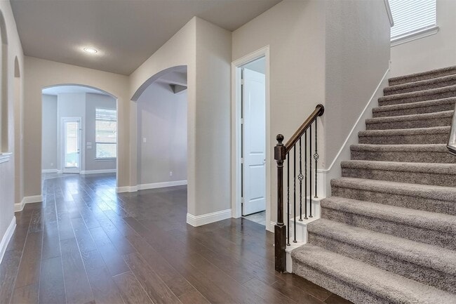 Building Photo - 3323 Royal Ridge Dr