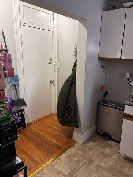 Building Photo - 30 Russell St