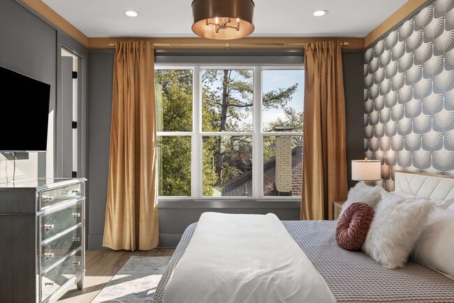 Building Photo - 1315 16th Ave S