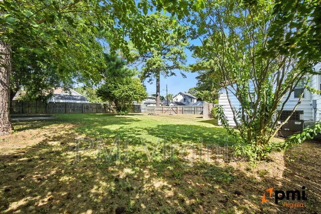 Building Photo - 121 Hanover Ave