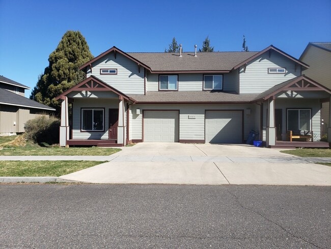Primary Photo - Spacious 3 bedroom 2.5 Bath Townhouse with...