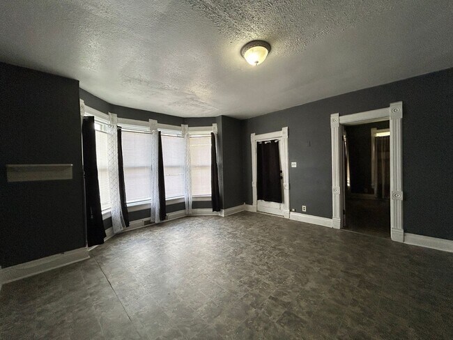 Building Photo - 424 N Michigan St