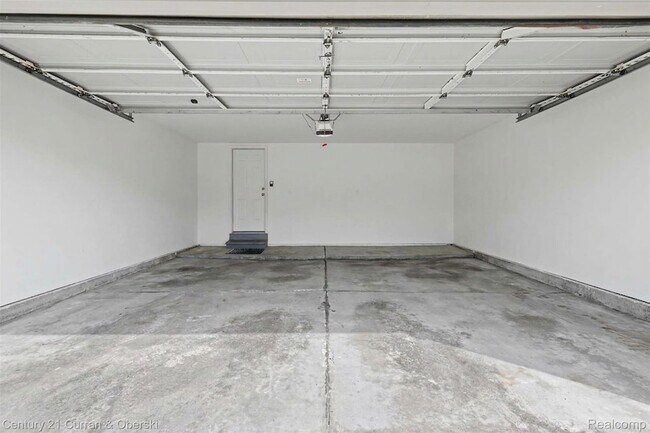 Building Photo - 7055 Oakridge Dr