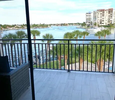 Balcony - 9825 Harrell Ave